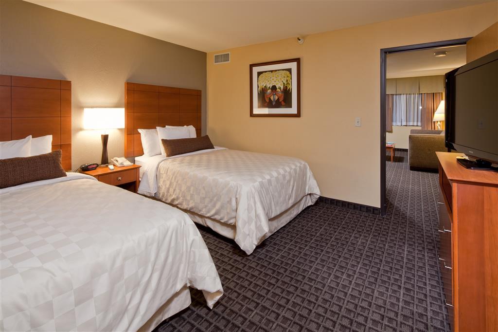 Best Western Plus Scottsdale Thunderbird Suites Room photo
