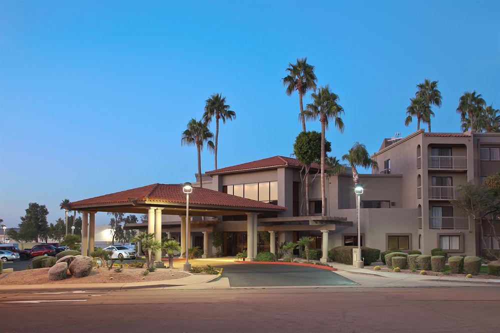 Best Western Plus Scottsdale Thunderbird Suites Exterior photo